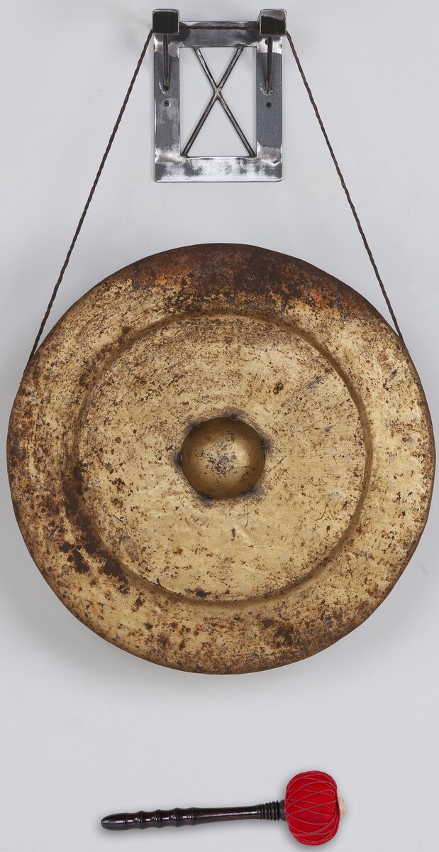 Azjatycki stary gong, idealny orientalny akcent we wnętrzu.