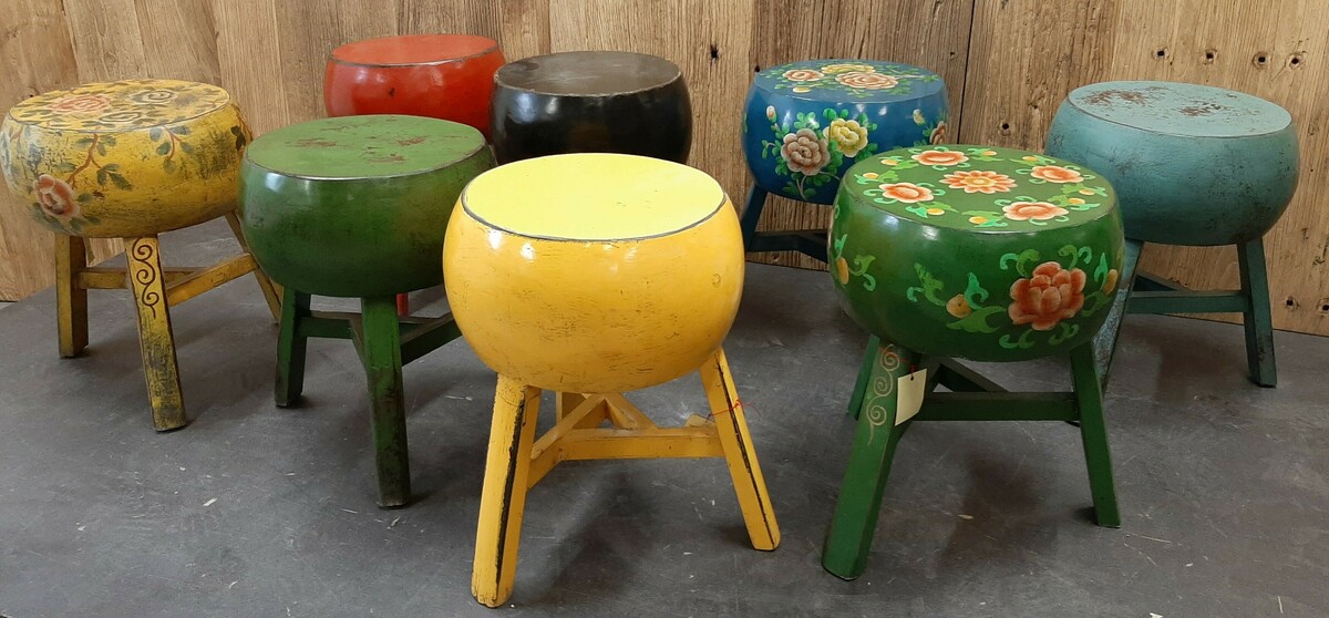 s013  stołki w różnych kolorach 