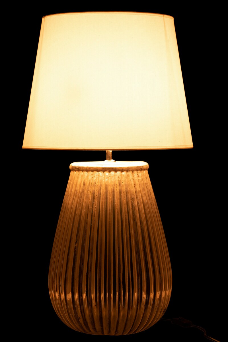 lampa z abażurem, subtelne i nastrojowe światło