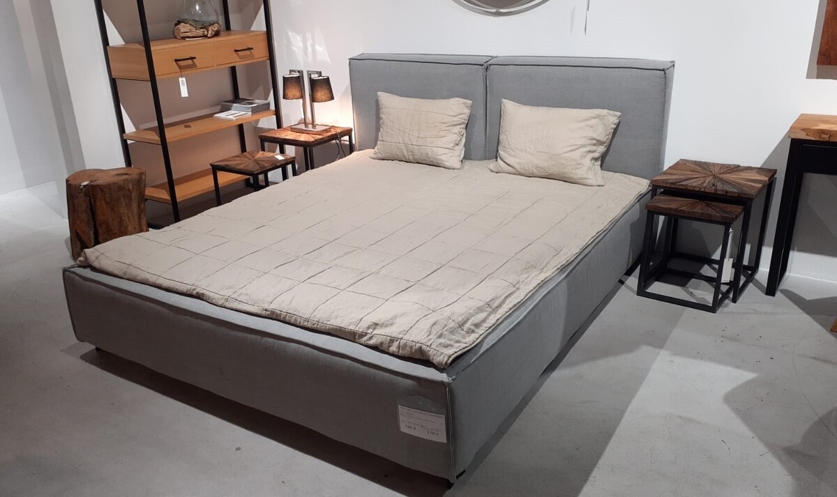 Szare łóżko tapicerowane Vesta Bed z pojemnikiem 