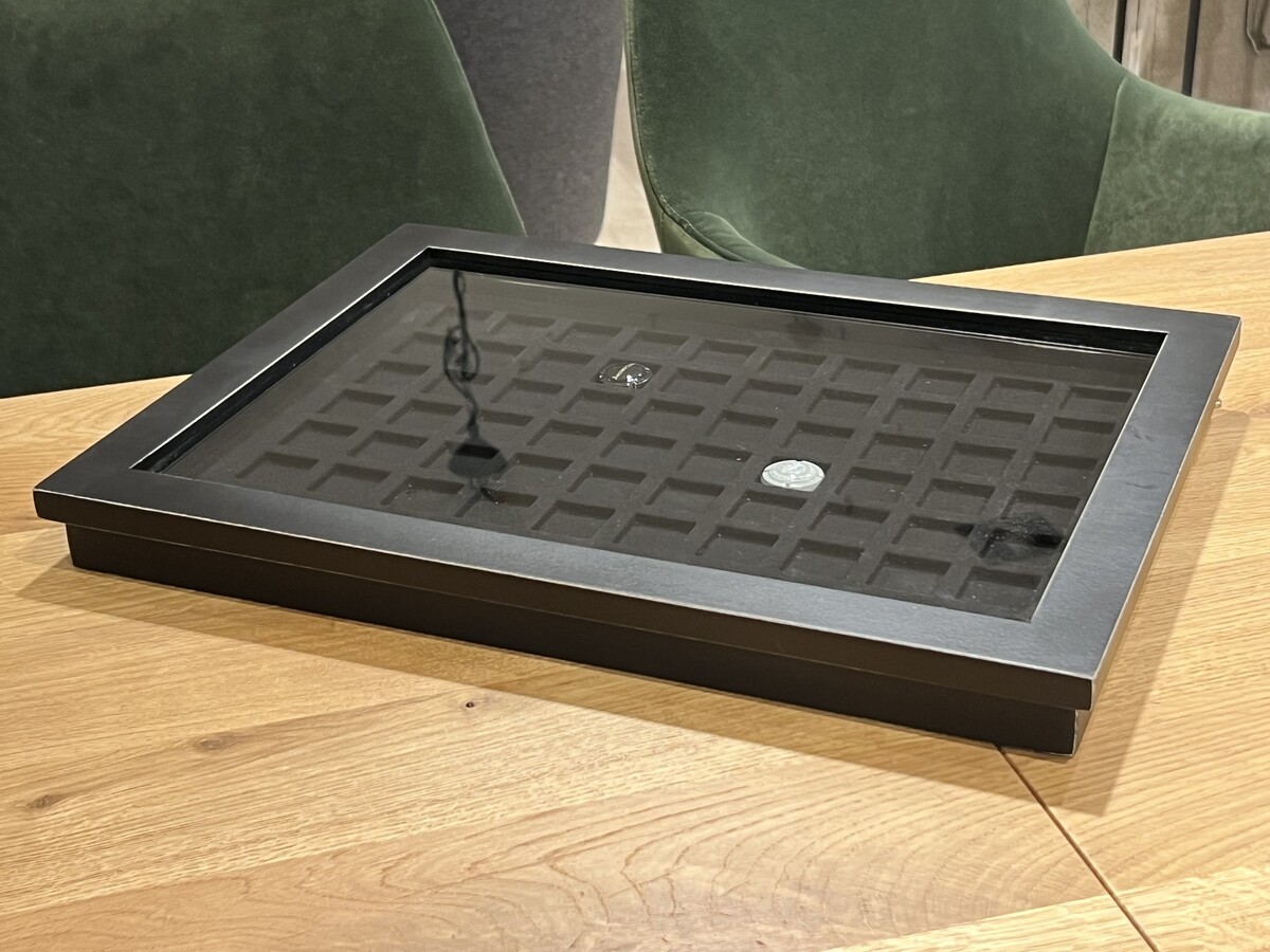 czarna ramka na kapsle 