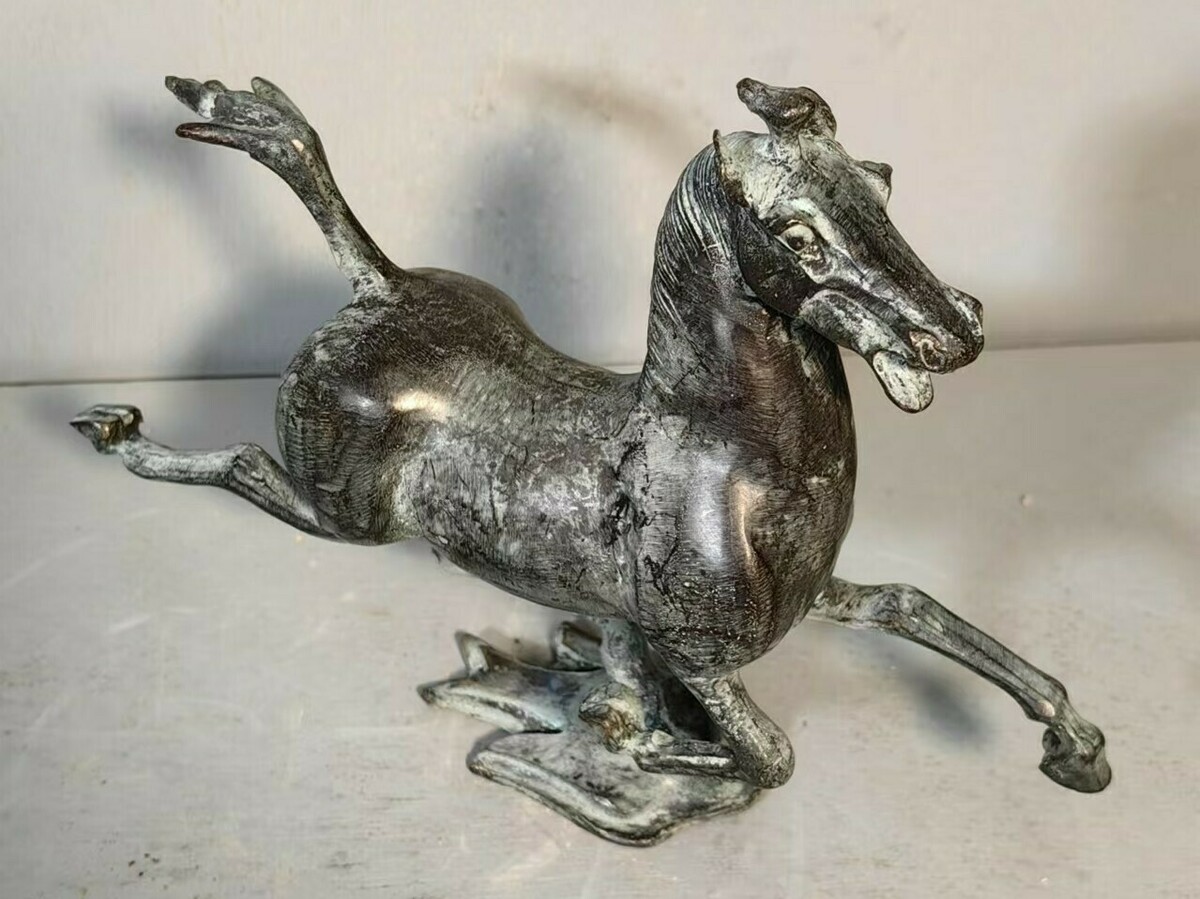 piękna i oryginalna figurka z brązu