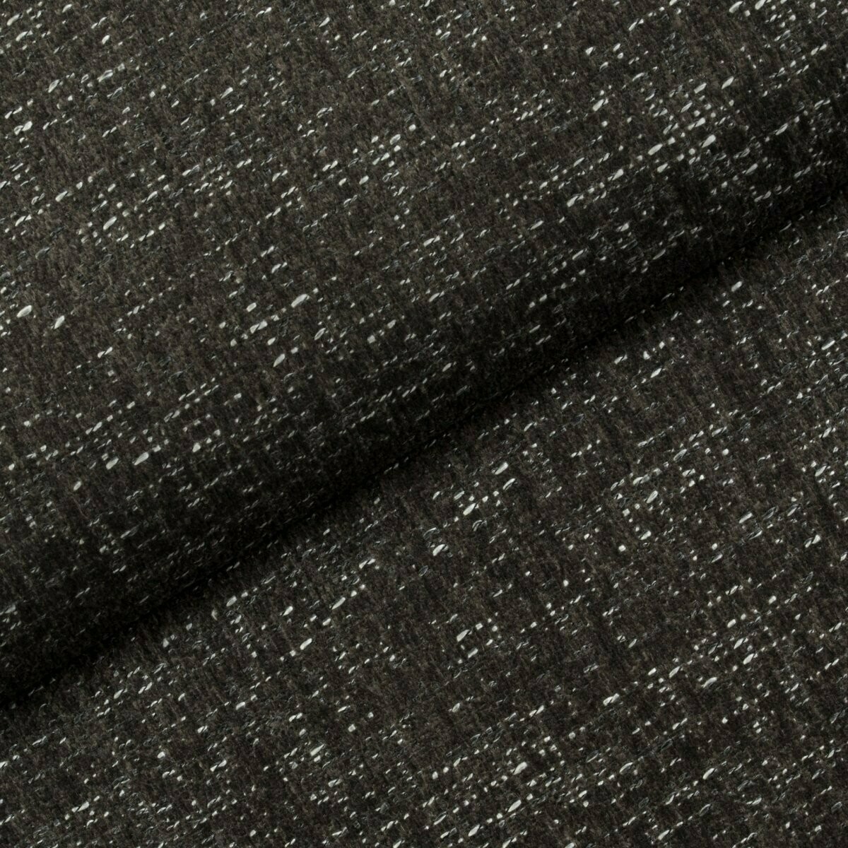 Łatwa w utrzymaniu tkanina Luna 11 Fargotex w brązowym kolorze. Idealnie nadaje się na krzesła, kanapy, łóżka czy poduszki.