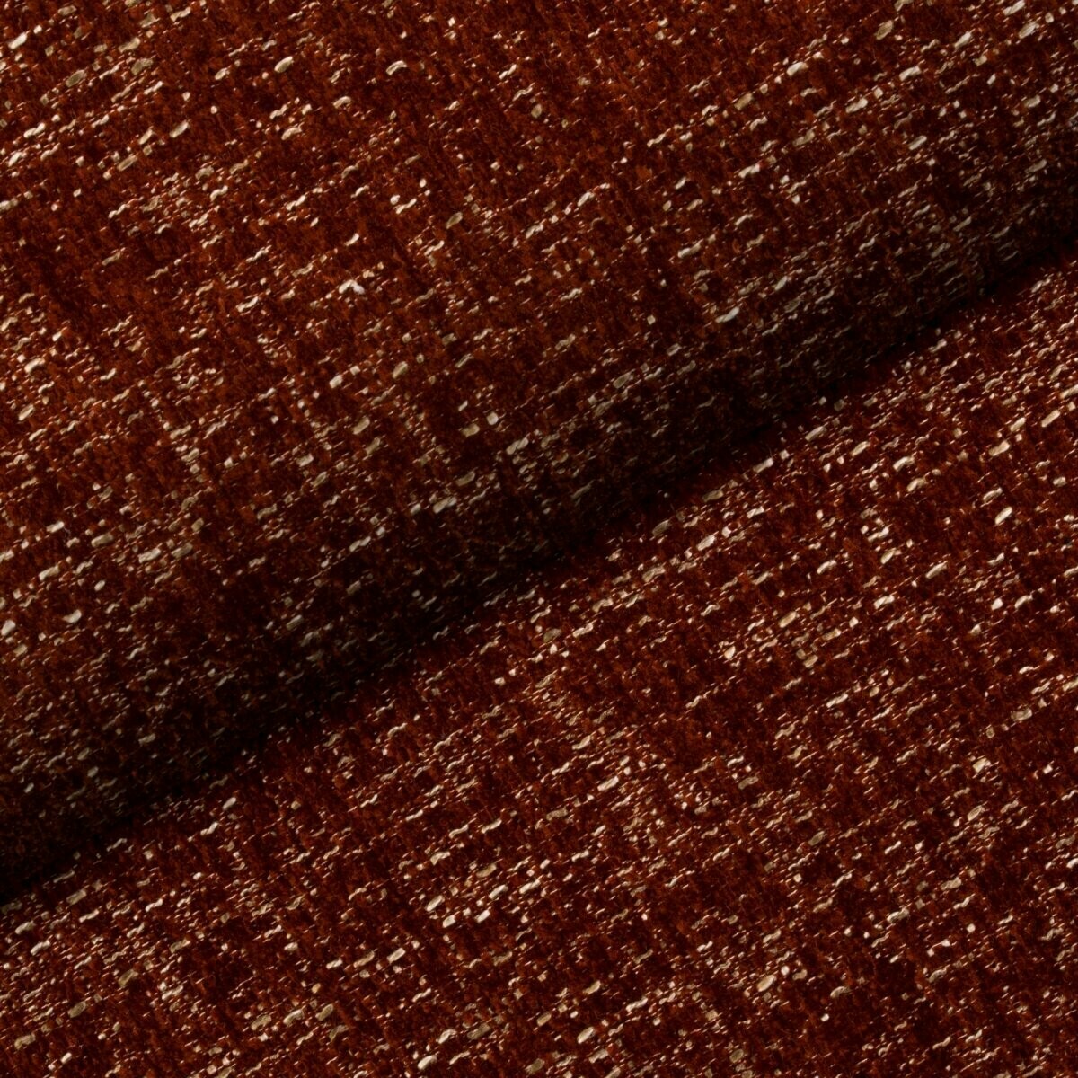 Niepowtarzalna tkanina Luna 12 Fargotex o kolorze rdzy świetnie sprawdzi się na wszystkich meblach tapicerowanych.