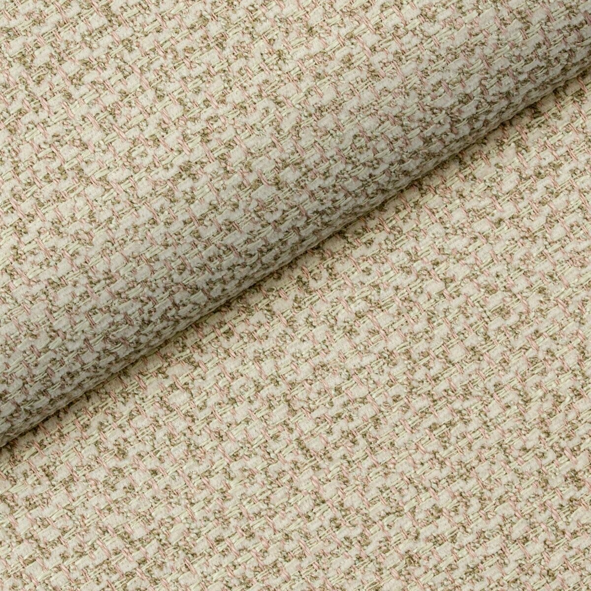 Pleciony materiał na kanapę, fotel czy łóżko, Nebbia 08 Fargotex. Intrygujący piaskowy kolor idealnie sprawdzi się w każdym salonie.