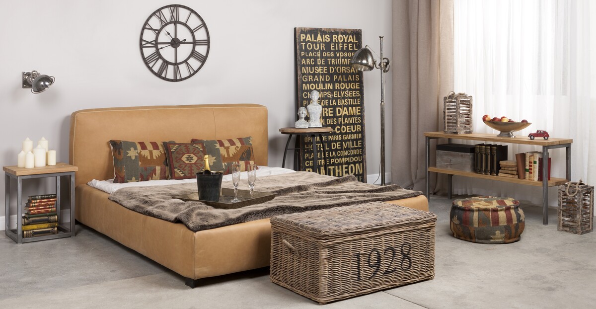 Łóżko Shabby Bed tapicerowane skórą naturalną 