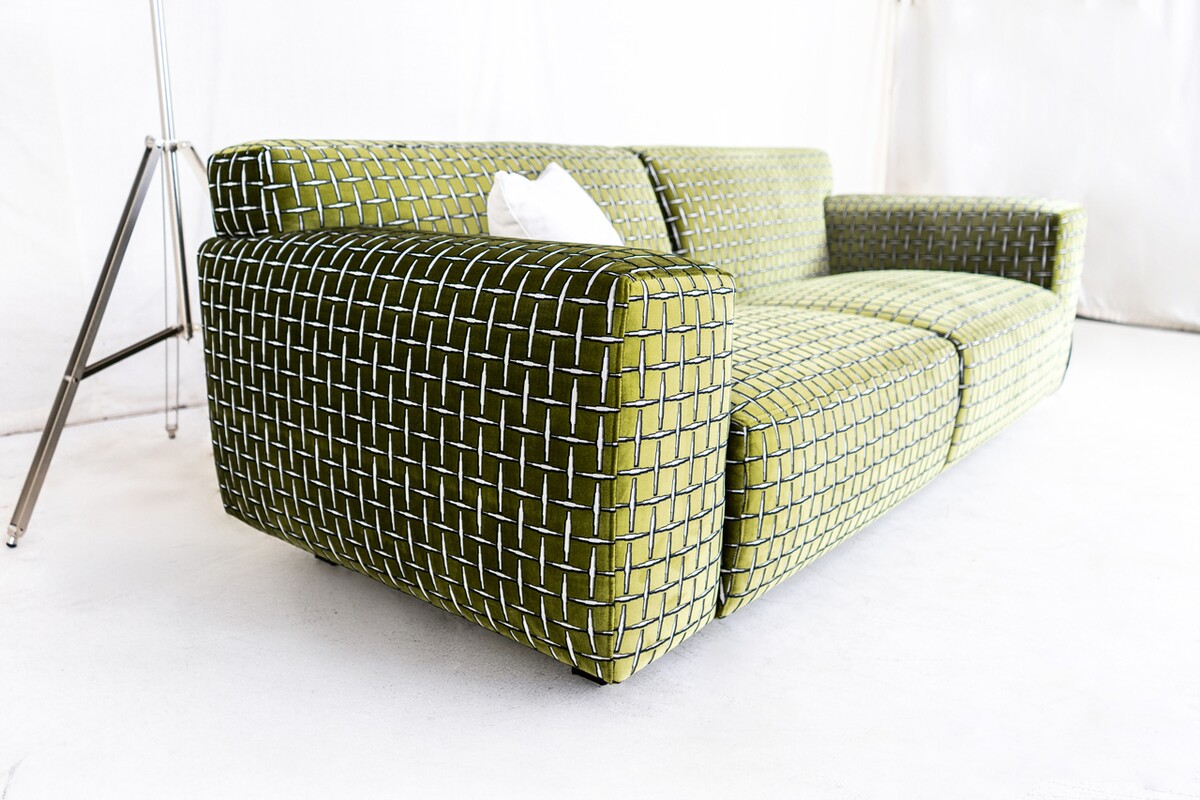 elegancka sofa aksamit zielony Vesta wzory graficzne tkanina Balzac, Fargotex