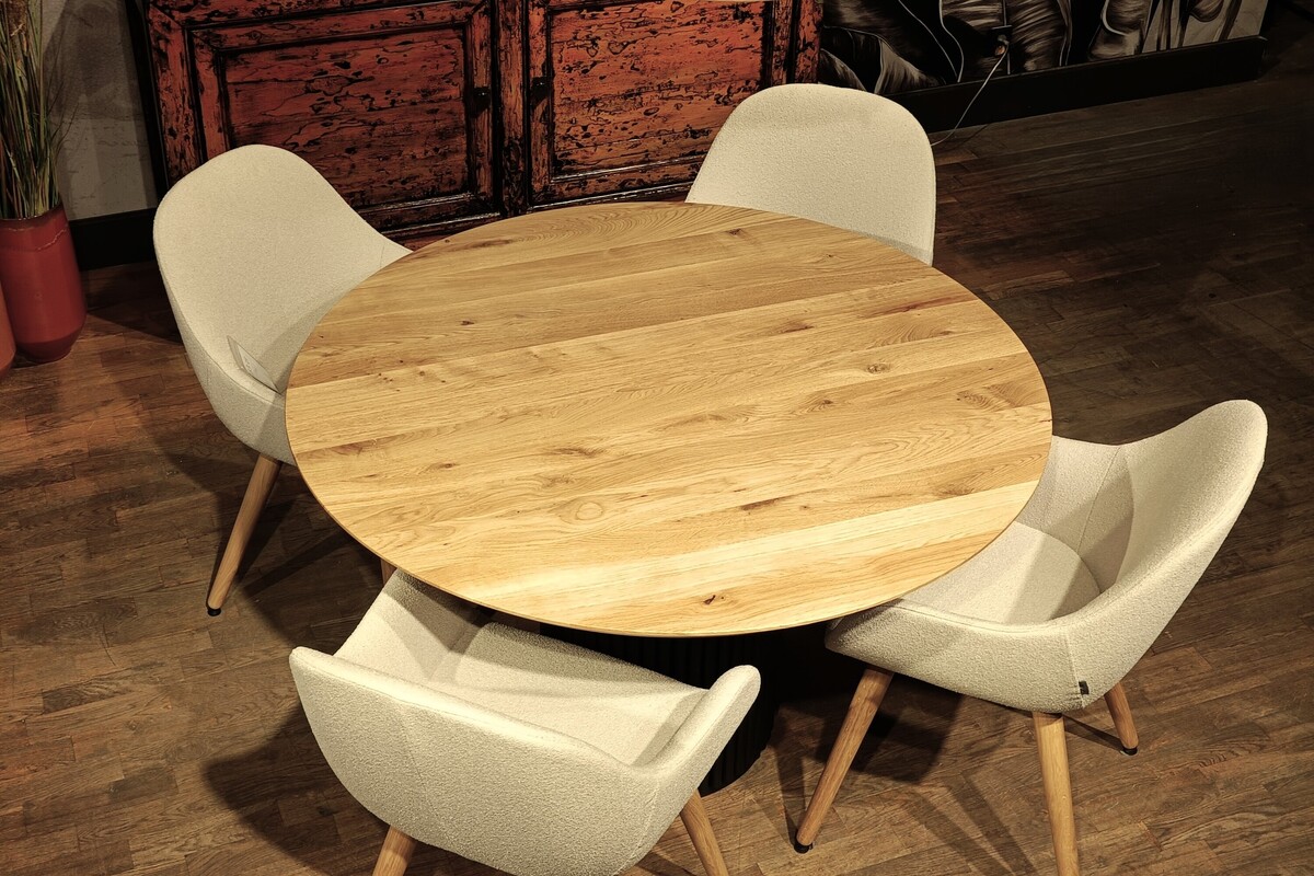 Nowoczesny stół z dębowym blatem, stół na czarnej podstawie