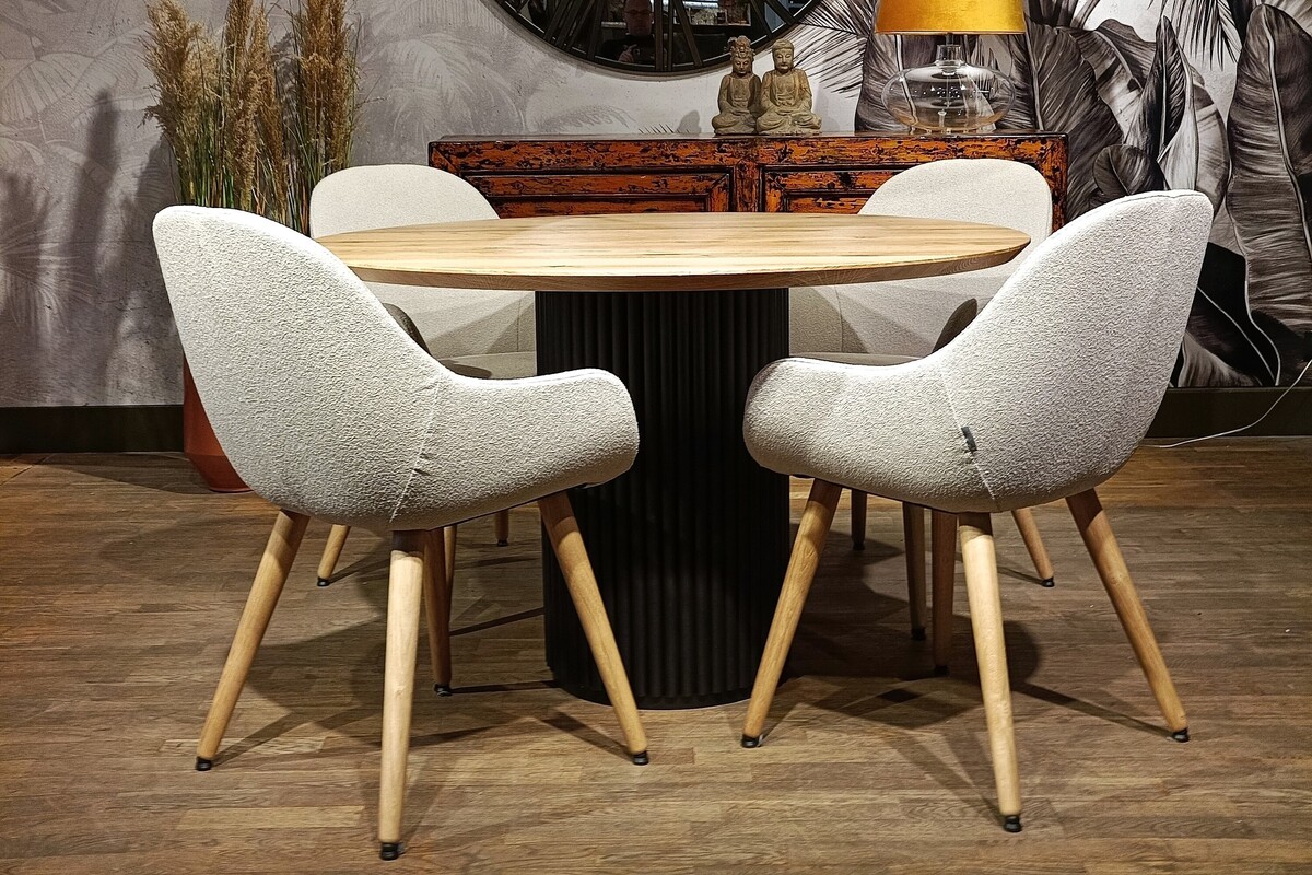 Dębowy stół z drewnianym blatem, stoły Nowy Roździeń, stół dla 4 osób, beżowe krzesła tapicerowane