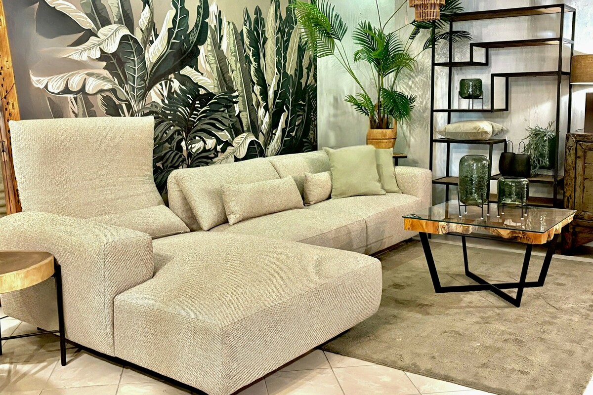 vesta fold, sofa z rozkładanym oparciem, duży narożnik Vesta, sofa z opuszczanym oparciem, sofa narożna z regulowanym oparciem, fold mti, mti warszawa, fold lublin, vesta fold katowice, tapeta liście, zielone palmy, zielony 
