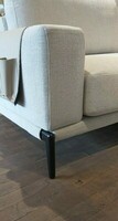 Dzięki prostym podłokietnikom sofa zyskuje nowoczesny design. Inne Meble Katowice