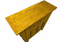 ta komoda, chińska kmoda, zdoiona komoda, fotel lafayette, zielony fotel, wysoki i wygodny fotel, obraz picasso, lampa na trójnogu, czarna ściana, InneMeble, poduszka w splątane twarze (3)