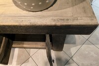 figurka konia z brązu, oryginalne dekoracje z chin, lampy stołowe z drewna, lite meble do salonu, komoda rtv z drewna, kinkiety z mosiądzu, aranżacje warszawa (1)