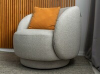 Zaokrąglony fotel na obrotowej podstawie