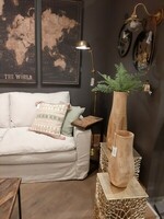 Sofa Starlight, lampa podłogowa i kinkiet z kolekcji DINING ROOM, drewniane, tekowe wazony, dekoracje ścienne z kolekcji WORLD