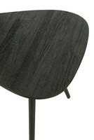 Zestaw dwóch stolików z drewna tekowego o różnych wysokościach. Idealny dodatek do twojego wnętrza, który wprowadzi elegancki i nowoczesny akcent. Zaoblona forma blatu dodaje im wyrafinowanego charakteru, co pozwala na łatwe dopasowanie do różnych stylów 