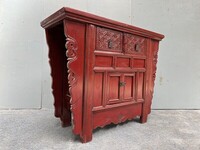 rzeźbiona komoda chińska, dekoracyjne fronty szuflad