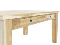 Stolik do salonu wykonany z drewna tekowego, stolik kawowy w naturalnym kolorze drewna.