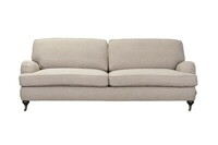 Sofa z wyprofilowanymi podłokietnikami zdobionymi eleganckimi szczypankami