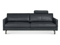 Czarna skórzana kanapa, czarna sofa 3-osobowa, czarna sofa w salonie, ciemne meble do salonu, czarny w salonie