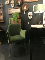 Fotel obrotowy, zielona aksamitna tkanina, metalowe nóżki, wysoki podłokietnik, zielony fotel 