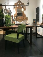 Krzesła w czarnej ramie, krzesła tapicerowane w zielonej tkaninie, krzesła do jadalni, salon meblowy Katowice