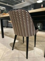 Wygodne krzesła do jadalni, lekka nowoczesna forma, połączenie wysokogatunkowych tkanin AquaClean.