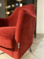 Elegancki fotel, ciekawy czerwony fotel do pokoju, tkanina Aquaclean