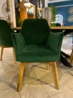 Fotel obrotowy w welwecie, zielony  fotel na drewnianych nogach, idealny do gabinetu, jadalni czy salonu, sklep meblowy Inne Meble Warszawa