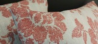 Kolorowe poduszki dekoracyjne to idealny dodatek do salonu
