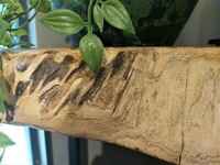 Oryginalna konsolka z tekowym blatem, płozy o przekroju 40 x 20 mm, malowane proszkowo na kolor czarny pulverit