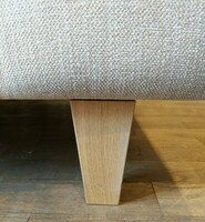 Elegancka sofa narożnikowa w kolorze ecrue, uniwersalny narożnik, symetryczny narożnik do salonu