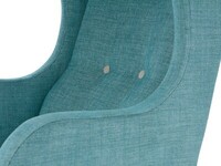 Oparcie fotela ozdobione guzikami, które mogą kontrastować z tkaniną obiciową