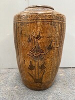 Zdobny wazon z gliny