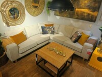 Elegancka sofa narożnikowa w kolorze ecrue, uniwersalny narożnik, symetryczny narożnik do salonu