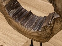 oryginalne kawałki drewna tekowego na stopie stalowej 