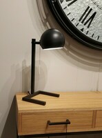 Lampka na biurko Buzz - kolorystyka oraz design w stylu retro sprawiają, że lampa wspaniale ozdabia wnętrze oraz doskonale pasuje do nowoczesnych, loftowych aranżacji.