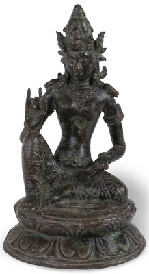 Mała figurka z brązu przedstawiająca hinduistyczny posąg religijny - Tara - żeński budda