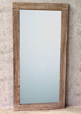 lustro w drewnianych ramach LT-63-1-